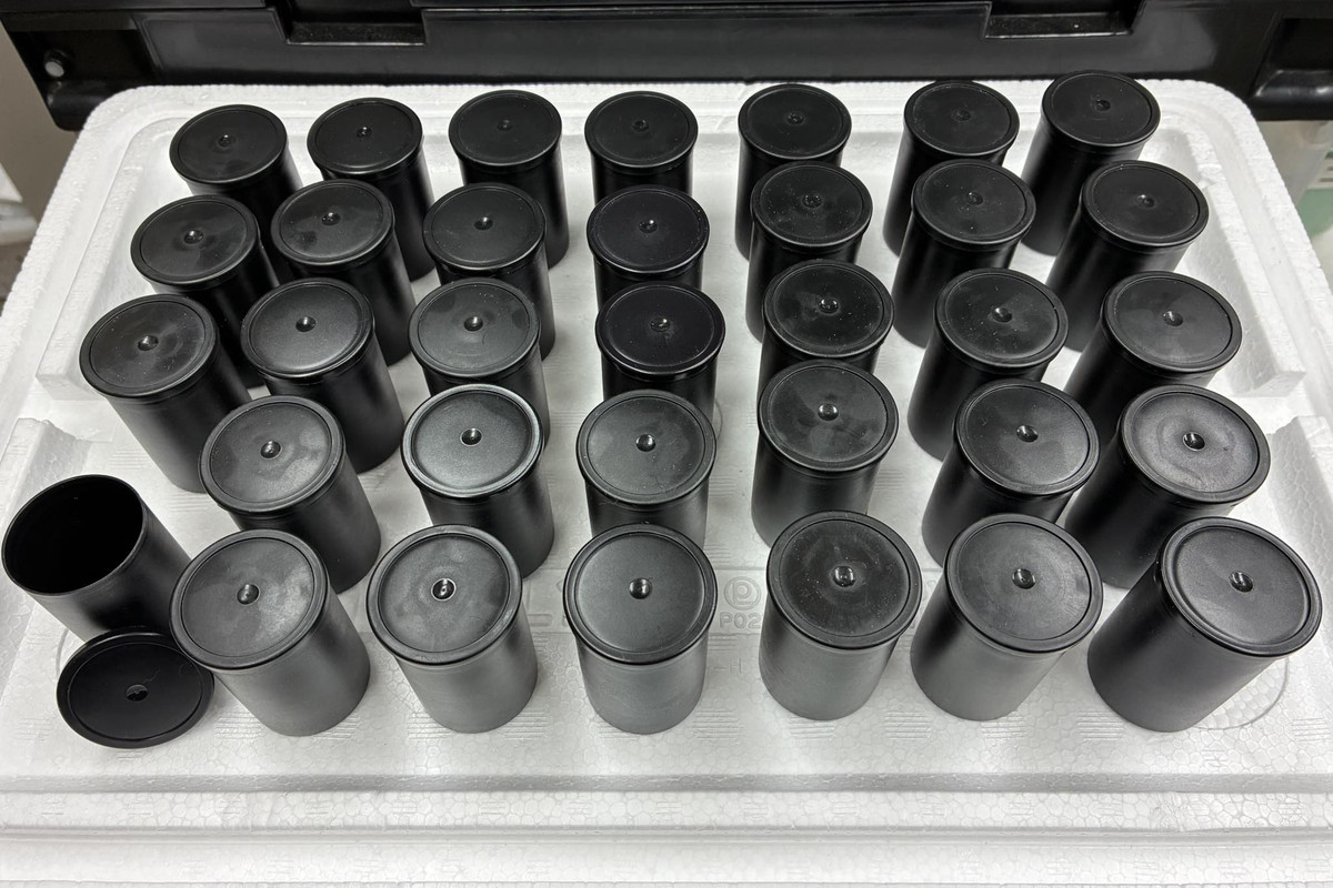 Aires 35E フィルムカメラとケース ジャンク品 Aires 35E フィルム