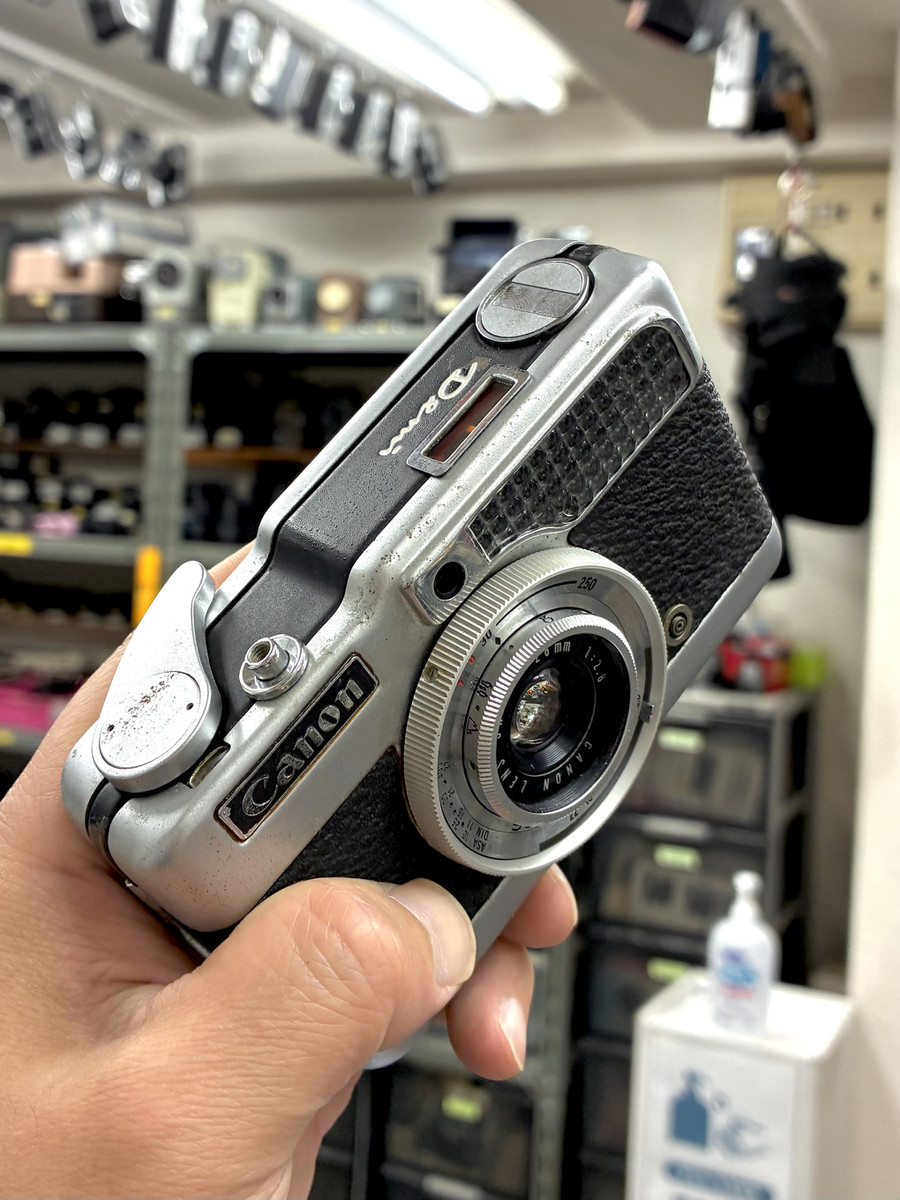 我楽多屋(中古カメラアクセサリーとジャンクカメラ): 店に並べられる体